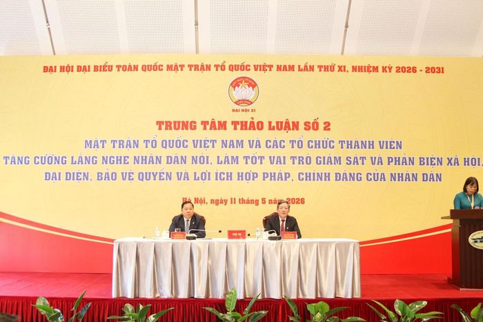 Phó Bí thư Thường trực Đảng ủy MTTQ, các đoàn thể Trung ương, Phó Chủ tịch UBTƯ MTTQ Việt Nam Nguyễn Phi Long; Phó Chủ tịch UBTƯ MTTQ Việt Nam, Chủ tịch Trung ương Hội Nông dân Việt Nam Lương Quốc Đoàn chủ trì phiên thảo luận. Ảnh: Tiến Đạt.
