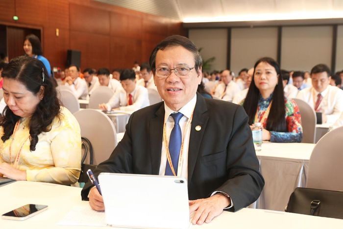 Ông Vũ Trọng Kim - Chủ tịch Hội Cựu thanh niên xung phong Việt Nam và các đại biểu tại Trung tâm thảo luận số 2. Ảnh: Tiến Đạt.