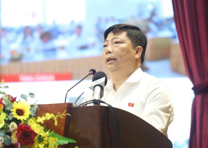 PGS.TS Nguyễn Vũ Trung, Viện trưởng Viện Pasteur TP.HCM trả lời ý kiến cử tri về tình trạng ngộ độc thực phẩm và các giải pháp. Ảnh: THANH THÙY 
