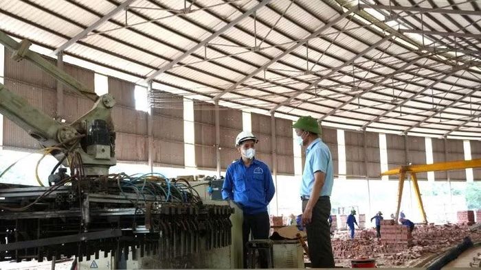 Nhu cầu sử dụng điện phục vụ sản xuất công nghiệp tại Lào Cai tiếp tục tăng cao trong mùa nắng nóng.