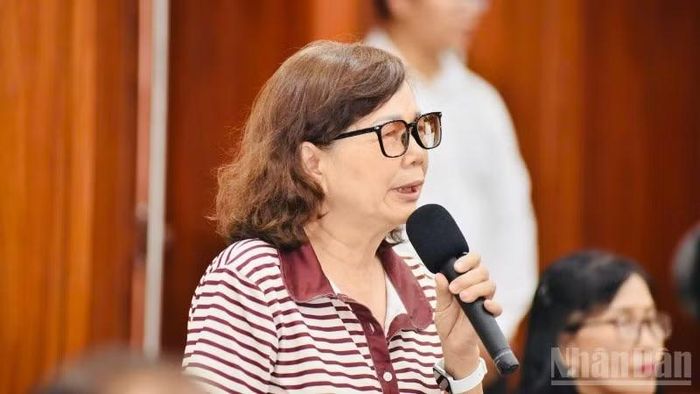 Cử tri phường Phú Nhuận kiến nghị tại hội nghị.