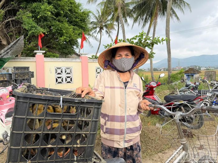 Những sự phần quà hỗ trợ là niềm tin, là điểm tựa, là sự động viên để bà con vùng lũ thêm vững lòng trên hành trình đi qua mất mát do thiên tai.
