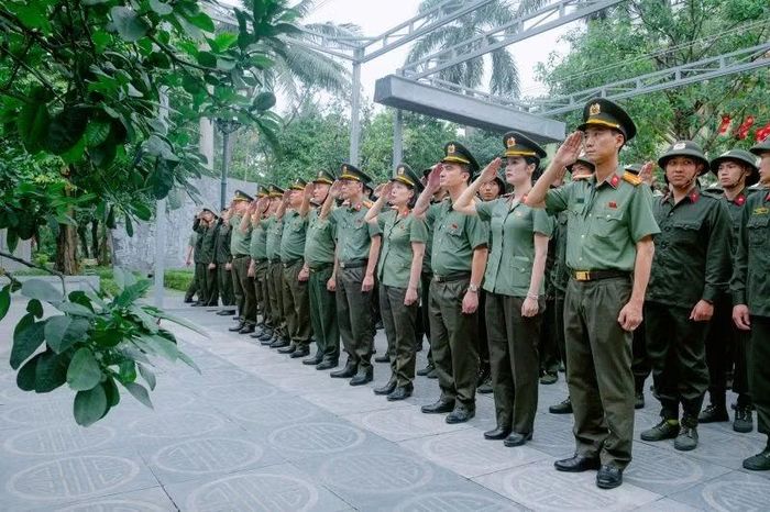 Đoàn đại biểu bày tỏ lòng biết ơn sâu sắc đối với những thế hệ cha anh.