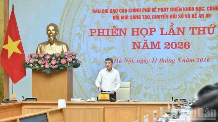 Thủ tướng Lê Minh Hưng yêu cầu tập trung phát triển đồng bộ hạ tầng số, chuyển đổi số toàn diện; bảo đảm kết nối, chia sẻ dữ liệu thông suốt. (Ảnh: Thanh Giang)