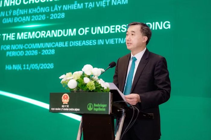 Giáo sư, Tiến sĩ Trần Văn Thuấn, Thứ trưởng Y tế phát biểu.