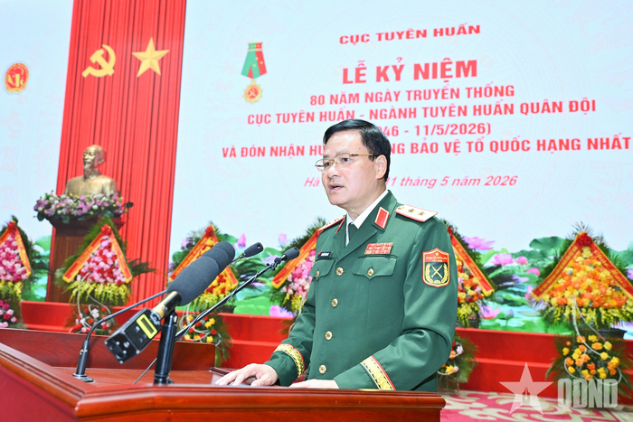Trung tướng Nguyễn Văn Đức trình bày diễn văn kỷ niệm. 