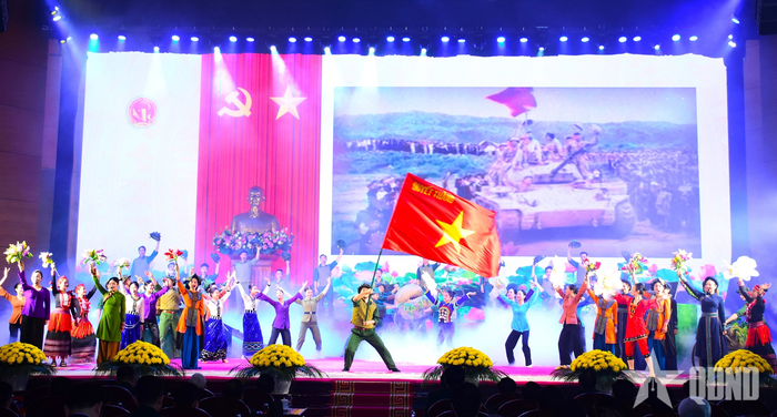 Chương trình nghệ thuật chào mừng lễ kỷ niệm. 