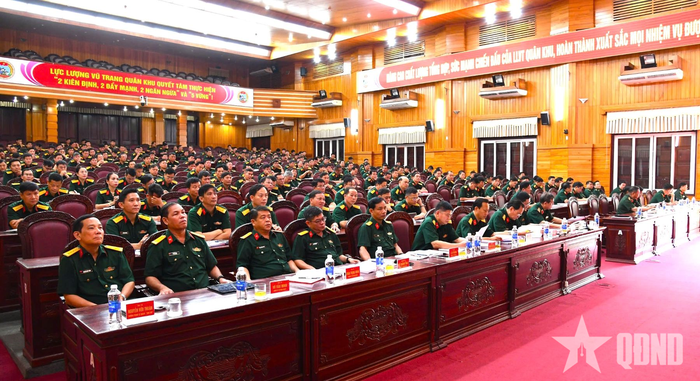  Các đại biểu dự buổi khai mạc. 