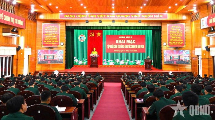  Quang cảnh buổi khai mạc. 