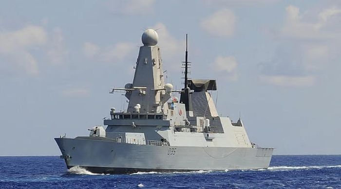 Anh tuyên bố điều động tàu chiến HMS Dragon đến Trung Đông để chuẩn bị cho một nỗ lực đa quốc gia tiềm năng, nhằm bảo vệ hoạt động vận tải ở eo biển Hormuz khi điều kiện cho phép. Ảnh: US Navy