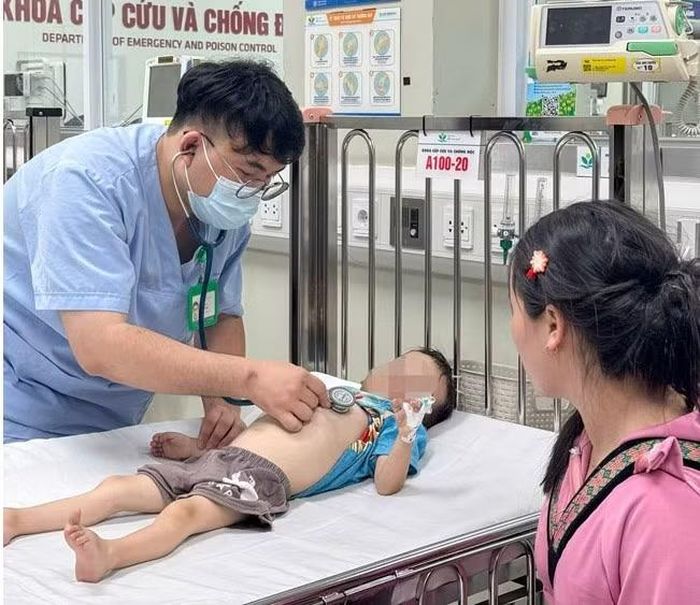 Tại Bệnh viện Nhi Trung ương, trẻ nhanh chóng được thăm khám và làm các xét nghiệm chuyên sâu - Ảnh BVCC
