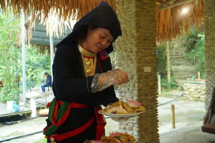 Khi người dân biết làm du lịch, họ không chỉ có thêm thu nhập mà còn có ý thức hơn trong việc giữ gìn cảnh quan và bản sắc văn hóa.