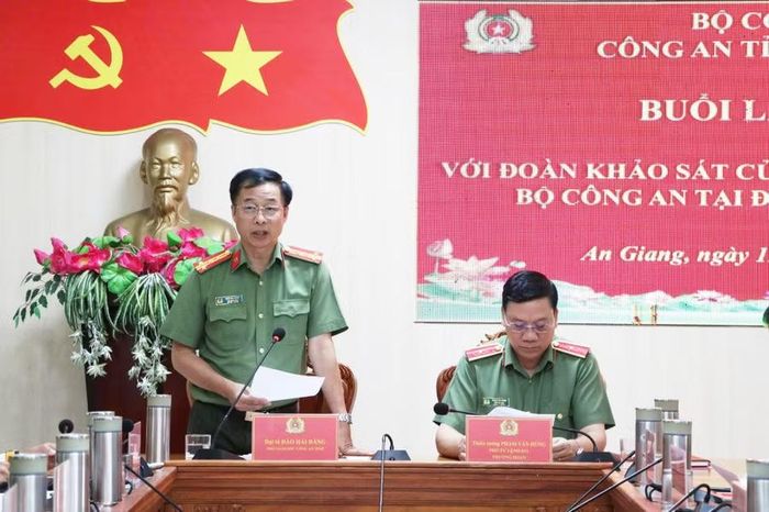 Đại tá Đào Hải Đăng, Phó Giám đốc Công an tỉnh An Giang, phát biểu tại buổi làm việc.