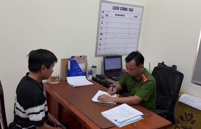 Công an làm việc với ông Tấn.