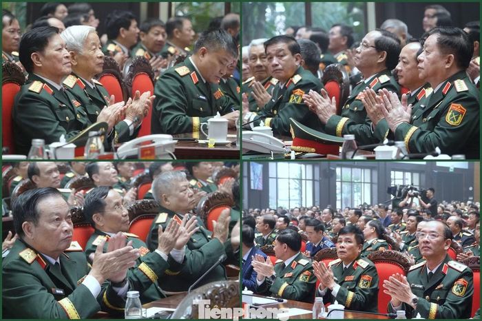 Các đại biểu dự lễ kỷ niệm.