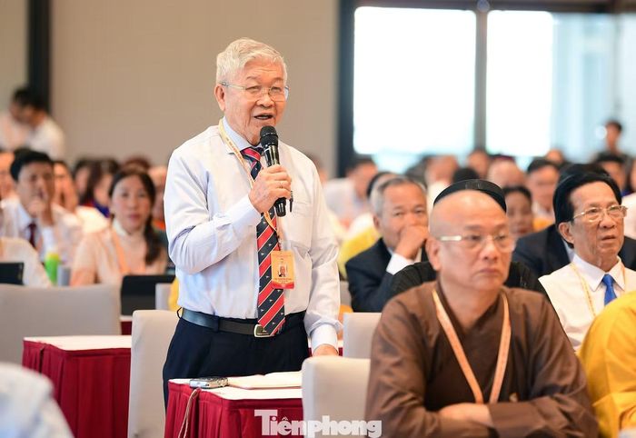 Trung tâm thảo luận số 5 ghi nhận nhiều ý kiến, đề xuất. Trong ảnh: Mục sư Nguyễn Thế Hiển, đại biểu đoàn TPHCM phát biểu. Ảnh: Xuân Tùng