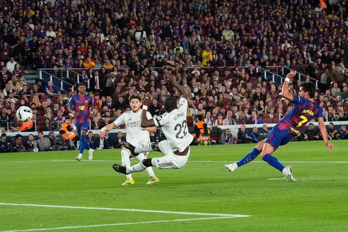 Barca giải quyết trận đấu trong 18 phút. Ảnh: EFE