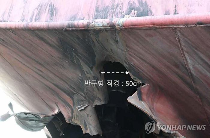 Tình trạng của tàu HMM Namu của Hàn Quốc sau khi bị cháy ở Hormuz. Ảnh: Yonhap