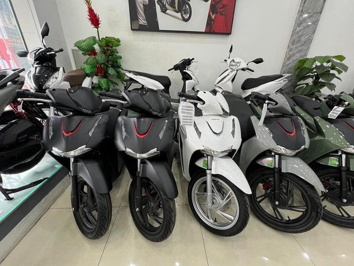 Riêng dòng Honda SH vẫn duy trì mức giá cao. 