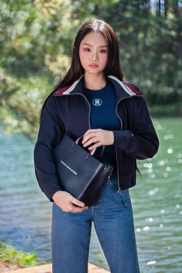 Miu Lê từng là "yêu nữ hàng hiệu" chính hiệu. Cô nói những năm đầu sự nghiệp, do kiếm được quá nhiều tiền mà sa đà vào cơn "nghiện" túi hiệu, mua không tiếc tay nhưng nay đã "cắt cơn". Ngoài hàng hiệu, nữ ca sĩ còn mua nhiều xe hơi và bất động sản có giá trị.