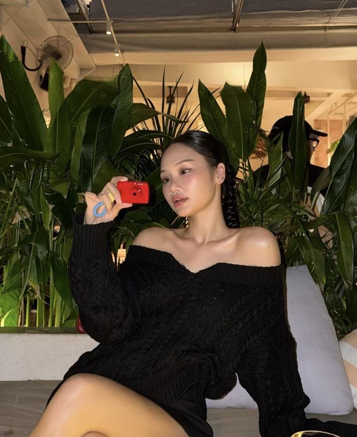 Về đời tư, Miu Lê được cho là có mối quan hệ tình cảm với Nam Vlog. Cả hai từng vướng tin đồn đường ai nấy đi, song nữ ca sĩ sau đó có động thái được cho là ngầm phủ nhận.