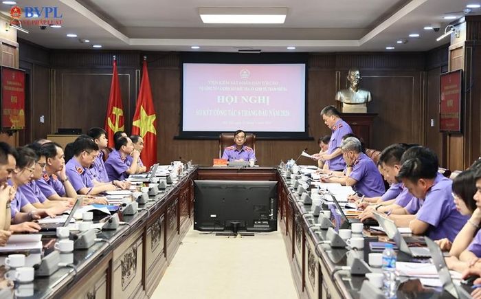 Đồng chí Hồ Đức Anh, Phó Bí thư Thường trực Đảng ủy, Phó Viện trưởng Thường trực VKSND tối cao dự và chỉ đạo Hội nghị.