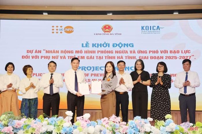 Quỹ Dân số Liên hợp quốc (UNFPA) hỗ trợ kỹ thuật thực hiện dự án “Nhân rộng mô hình phòng ngừa và ứng phó bạo lực đối với phụ nữ và trẻ em gái tại Hà Tĩnh giai đoạn 2025 - 2027". Ảnh: Phúc Quang