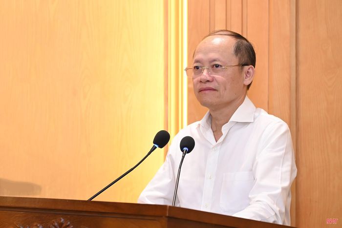 Đồng chí Nguyễn Hồng Lĩnh phát biểu giao nhiệm vụ.