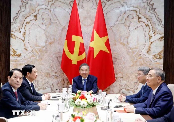 Tổng Bí thư, Chủ tịch nước Tô Lâm điện đàm trực tuyến với Tổng thống Liên bang Thụy Sĩ Guy Parmelin. (Ảnh: Thống Nhất/TTXVN)