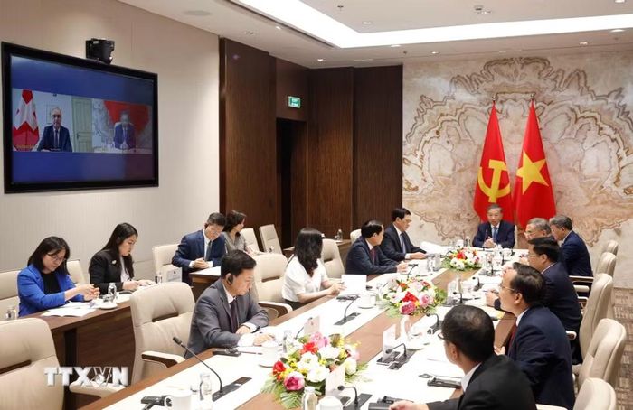 Tổng Bí thư, Chủ tịch nước Tô Lâm điện đàm trực tuyến với Tổng thống Liên bang Thụy Sĩ Guy Parmelin. (Ảnh: Thống Nhất/TTXVN)