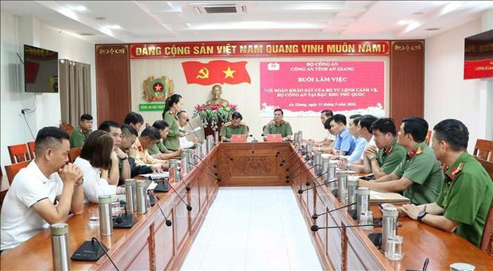 Quang cảnh buổi làm việc. Ảnh: Văn Sĩ/TTXVN