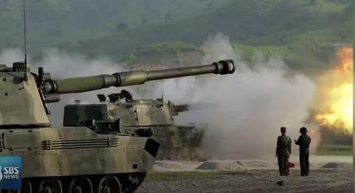 Pháo tự hành Juche-107 155 mm của Triều Tiên Ảnh: MW.