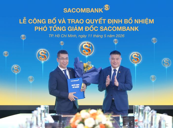 Ông Nguyễn Đức Thụy – Phó Chủ tịch thường trực HĐQT trao Quyết định bổ nhiệm cho ông Nguyễn Hoàng Hải – Phó Tổng Giám đốc