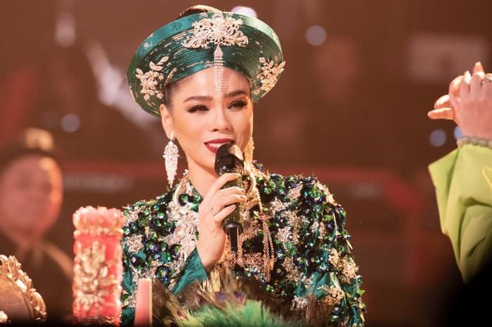 Lệ Quyên hát Cô Đôi Thượng Ngàn.