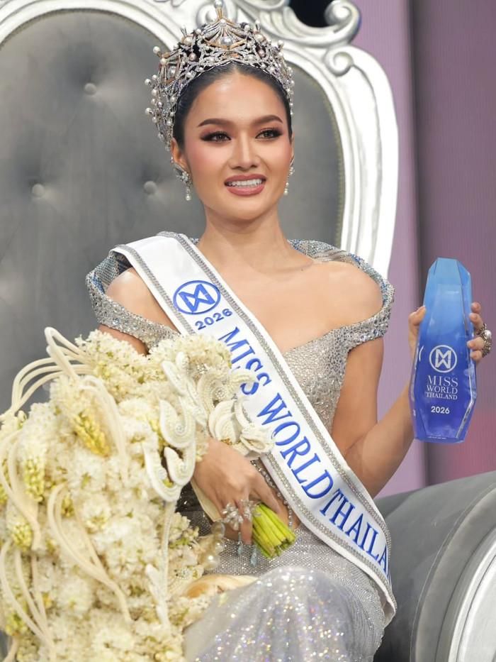 Trước khi đăng quang Miss World Thailand 2026, Namphueng từng tham gia Miss Universe Thailand 2023.