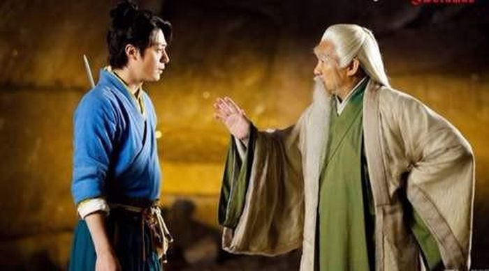  Lệnh Hồ Xung tình cờ gặp Phong Thanh Dương tại Tư Quá Nhai và được truyền dạy Độc Cô Cửu Kiếm.