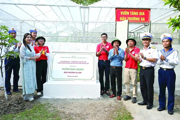 Công trình “Vườn rau xanh” được cộng đồng người Việt tại Ba Lan trao tặng Trường Sa trong hành trình thăm quần đảo Trường Sa và Nhà giàn DK-I tháng 4/2026
