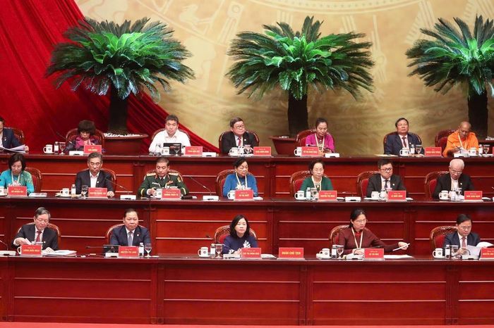 Đoàn Chủ tịch điều hành phiên làm việc
