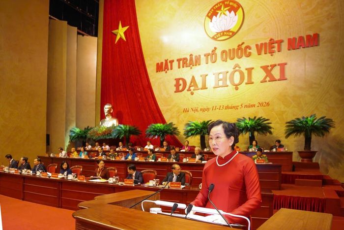 Ủy viên TƯ Đảng, Phó Chủ tịch UBTƯ MTTQ Việt Nam, Chủ tịch Hội LHPN Việt Nam Lê Thị Thủy báo cáo tình hình đại biểu tham dự Đại hội