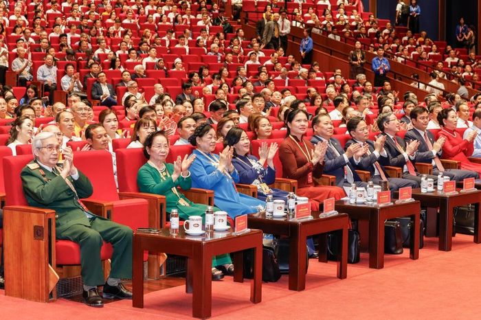 Tham dự phiên làm việc có bà Bùi Thị Minh Hoài - Ủy viên Bộ Chính trị, Bí thư Trung ương Đảng, Bí thư Đảng ủy MTTQ, các đoàn thể Trung ương, Chủ tịch UBTƯ MTTQ Việt Nam; bà Hà Thị Khiết - nguyên Bí thư Trung ương Đảng, nguyên Trưởng ban Dân vận Trung ương, Phó Chủ tịch không chuyên trách UBTƯ MTTQ Việt Nam; bà Nguyễn Thị Doan - nguyên Ủy viên TƯ Đảng, nguyên Phó Chủ tịch nước, Phó Chủ tịch không chuyên trách UBTƯ MTTQ Việt Nam; các đồng chí Ủy viên Trung ương Đảng, nguyên Ủy viên Trung ương Đảng; các đồng chí Ủy viên dự khuyết Trung ương Đảng; các đồng chí đại biểu các ban, bộ, ngành, đoàn thể Trung ương; các vị Phó Chủ tịch, nguyên Phó Chủ tịch; các vị Ủy viên Đoàn Chủ tịch, nguyên Ủy viên Đoàn Chủ tịch UBTƯ MTTQ Việt Nam.