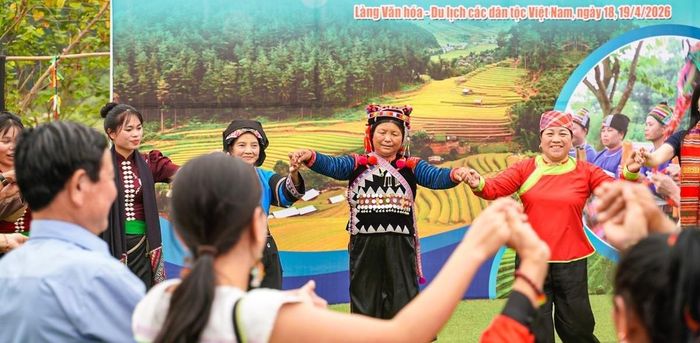 Trong cấu trúc xã hội Việt Nam, phụ nữ không chỉ là một lực lượng đông đảo, mà còn là "hạt nhân mềm" gắn kết gia đình và cộng đồng. (Ảnh minh họa: TTXVN)