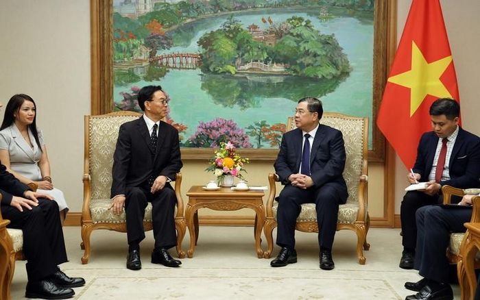 Phó Thủ tướng Thường trực Phạm Gia Túc đề nghị lãnh đạo SIAB nêu cụ thể các đề xuất, dự án cũng như cơ chế hợp tác giữa doanh nghiệp của Hiệp hội với doanh nghiệp Việt Nam - Ảnh: VGP/Phương Nguyên