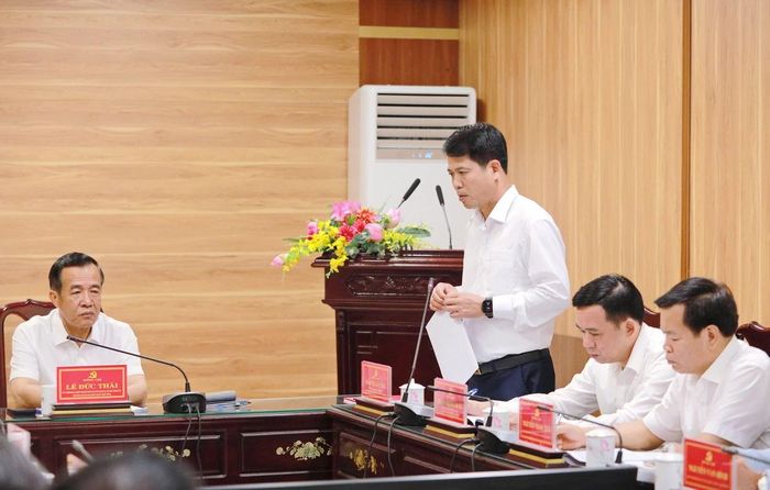 Trưởng Ban Tuyên giáo và Dân vận Tỉnh ủy Đào Xuân Yên trình bày báo cáo kết quả công tác Tuyên giáo, Dân vận từ đầu năm 2026 đến nay và nhiệm vụ trọng tâm những tháng còn lại của năm 2026.