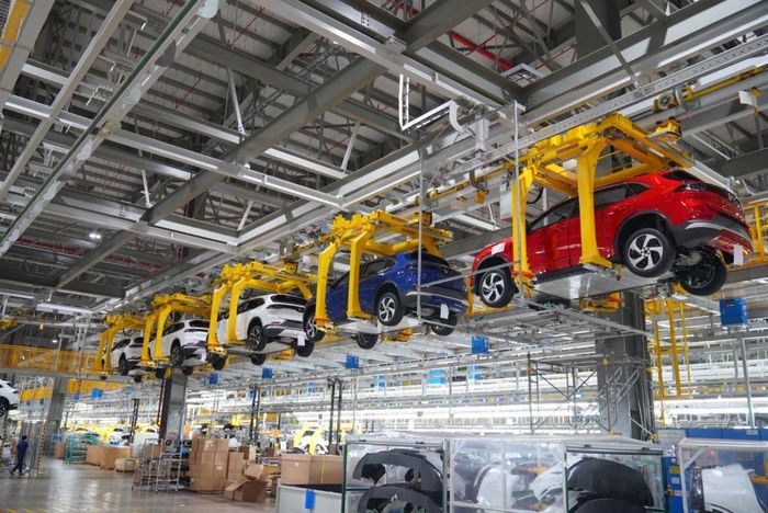 Nguyên nhân của sự trỗi dậy mạnh mẽ của xe lắp ráp trong nước không thể bỏ qua vai trò của các chính sách kinh tế và thuế quan vốn đang tạo ra một "hàng rào bảo vệ" tự nhiên cho các doanh nghiệp lắp ráp.