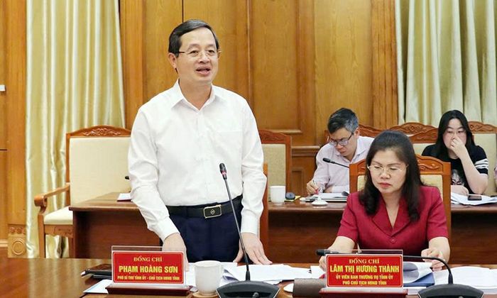  Chủ tịch UBND Phạm Hoàng Sơn đưa ra một số giải pháp và đề nghị để Bắc Ninh thực hiện được mục tiêu tăng trưởng kinh tế hai con số. 