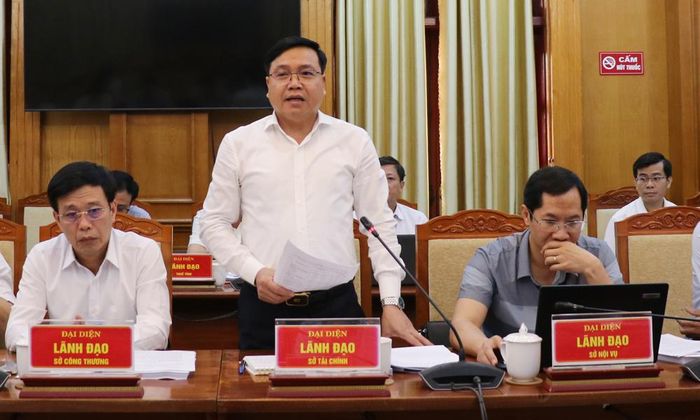  Lãnh đạo Sở Tài Chính đóng góp ý kiến tại buổi khảo sát về phương án xử lý nhà, đất dôi dư sau sáp nhập chính quyền địa phương 2 cấp. 