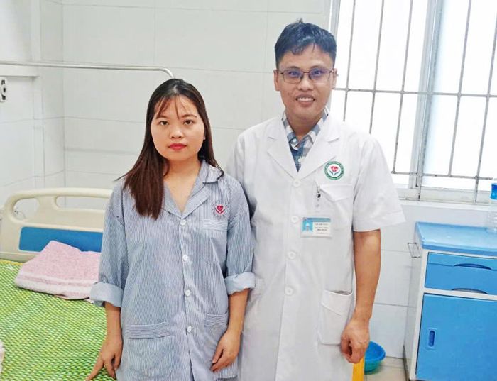 Bệnh nhân Bùi Diệu Linh hồi phục tốt, phấn khởi chuẩn bị xuất viện.