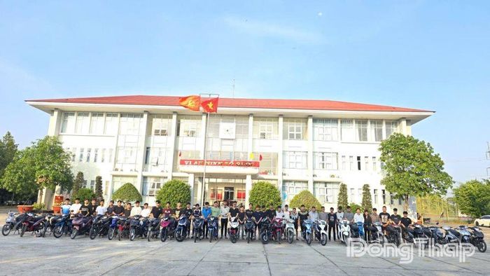 Các đối tượng tại cơ quan công an.