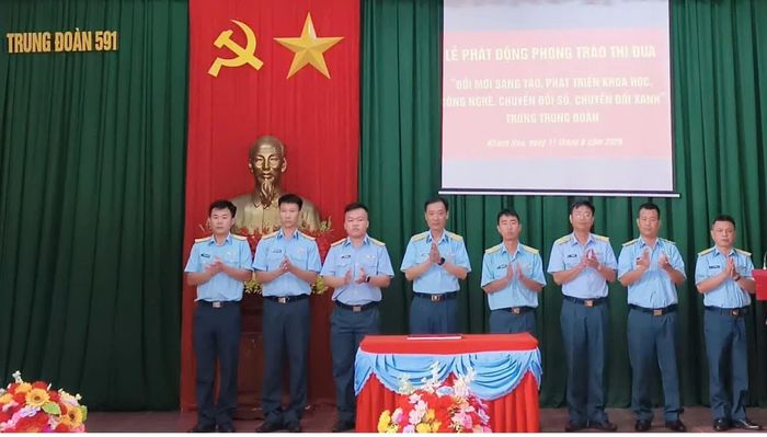 Các cơ quan, đơn vị tham gia ký kết giao ước thi đua.
