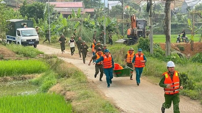 Xã Bảo Yên tổ chức diễn tập phương án phòng chống thiên tai và tìm kiếm cứu nạn tại thôn 7 với sự tham gia của các lực lượng xung kích và người dân địa phương.